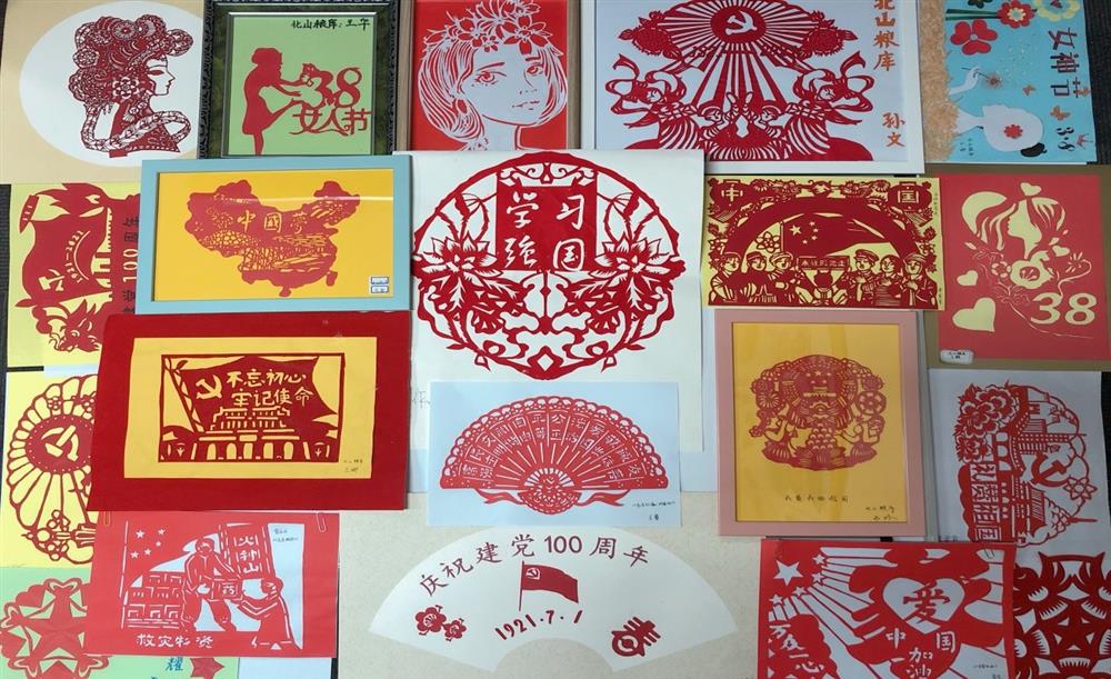 “展現(xiàn)巾幗風(fēng)采·傳遞愛(ài)國(guó)情意”園區(qū)集團(tuán)開展慶“三八”剪紙活動(dòng)